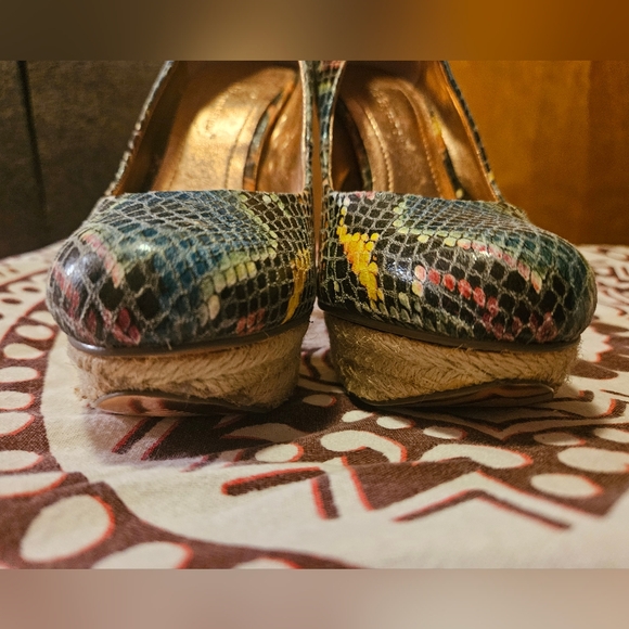 Y2k BCBGenergation Vintage SIZE 5.5 snakeskin print platform heel - Picture 2 of 16